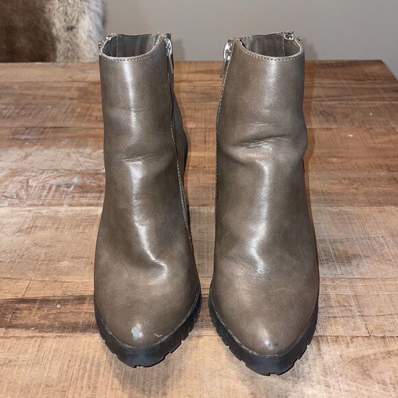 Mossimo Supply Co. | "Jan" Lug Sole Stacked Heel Pointed Toe Ankle Boots 8.5 - Picture 3 of 11